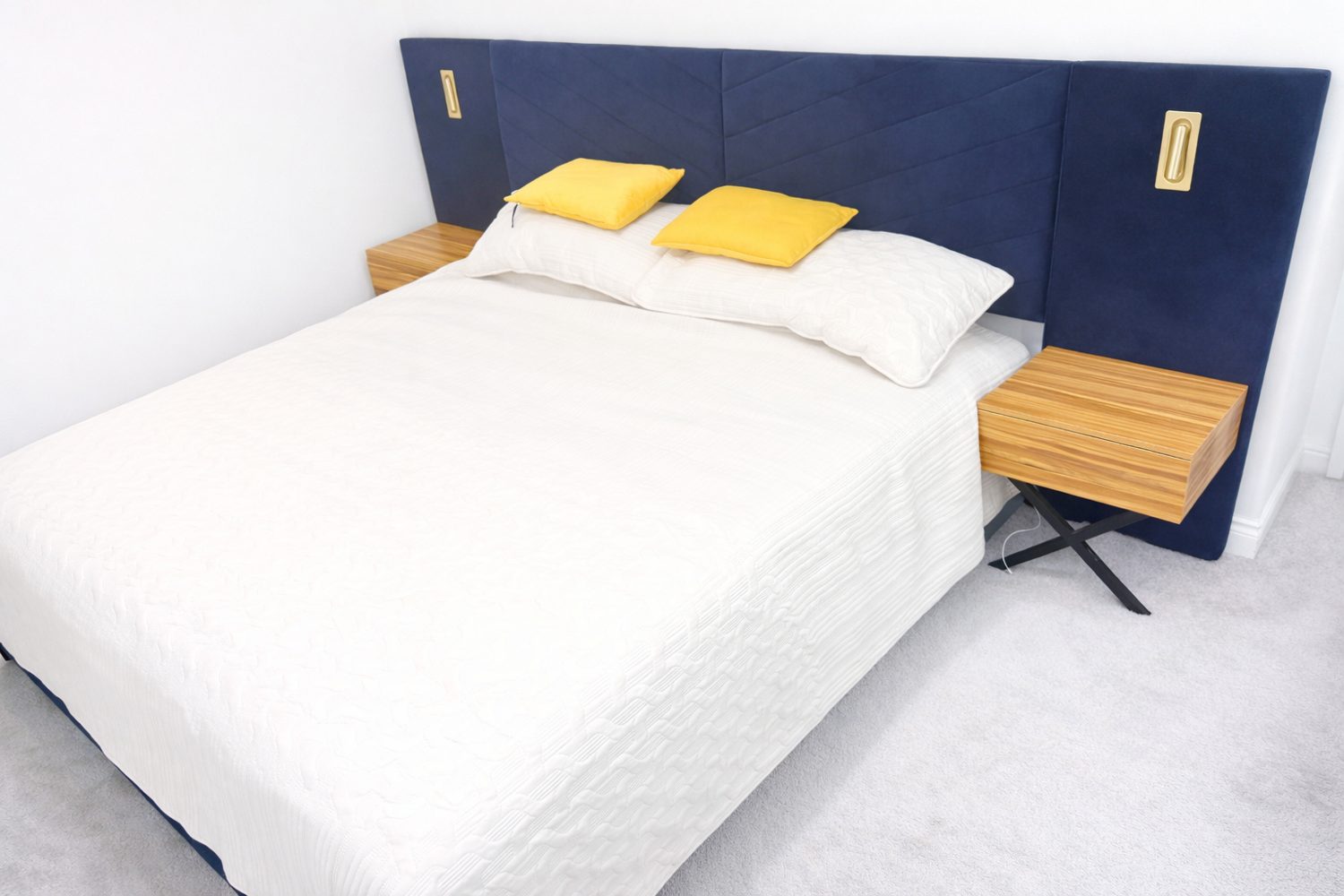 Upholstered bed assembly
